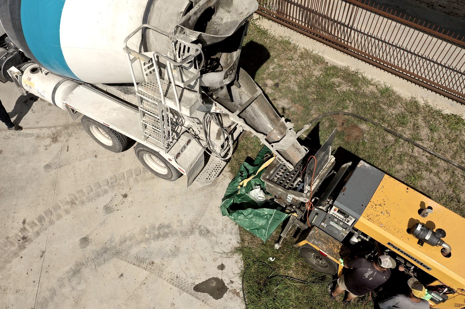 Mixer and equipment — aerial